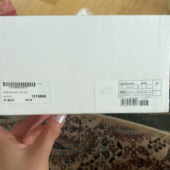 Valentino Garavani Sneakers 11. With spare studs and shoelaces - Picture 7 of 7